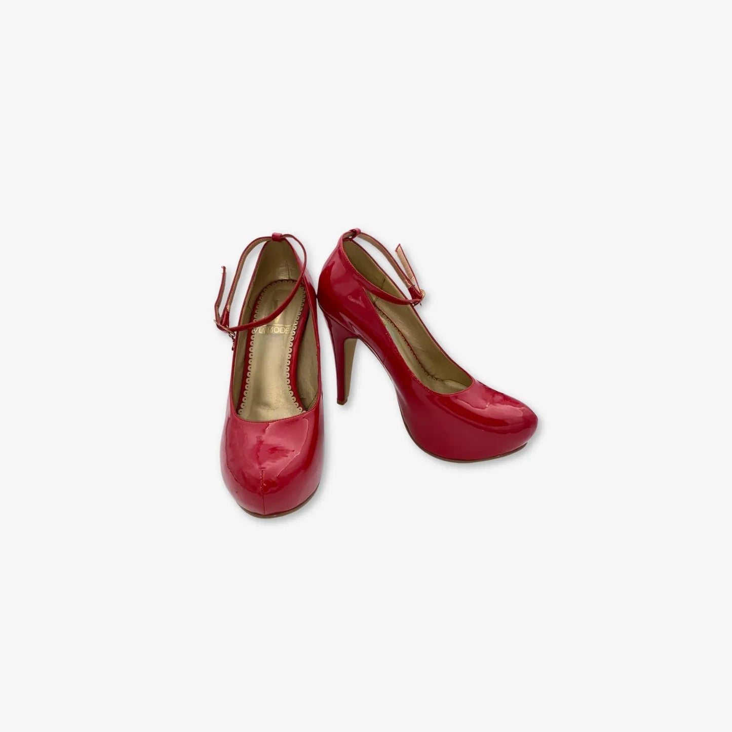 Tacones para mujer con correra y detalle de color rojo