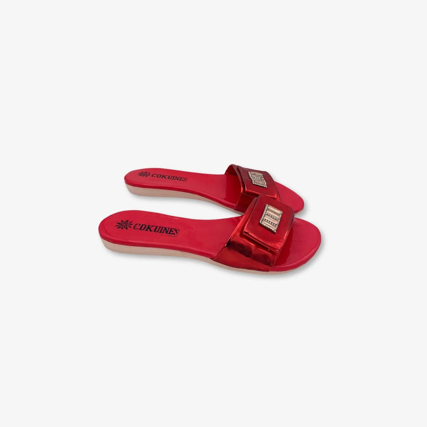 Sandalias planas elegantes para mujeres color rojo con detalles