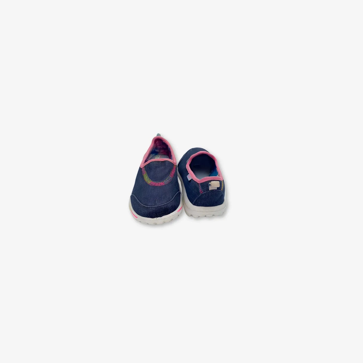 zapatillas para niñas con detalle fucsia estilo jeans